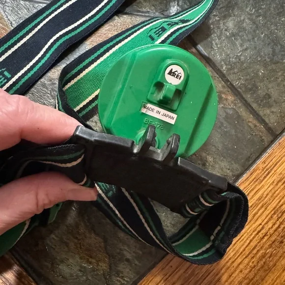 REI VTG Lamp For camping, hiking etc..batteries not included - Picture 4 of 8